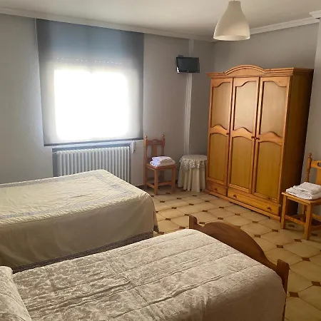 Pension Paris בית הארחה *